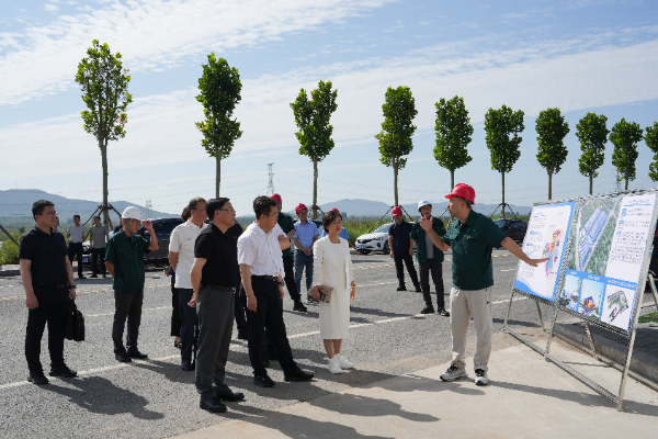 省教育厅厅长王庆东一行莅临三川集团再生资源绿色分拣中心项目调研指导(图2)