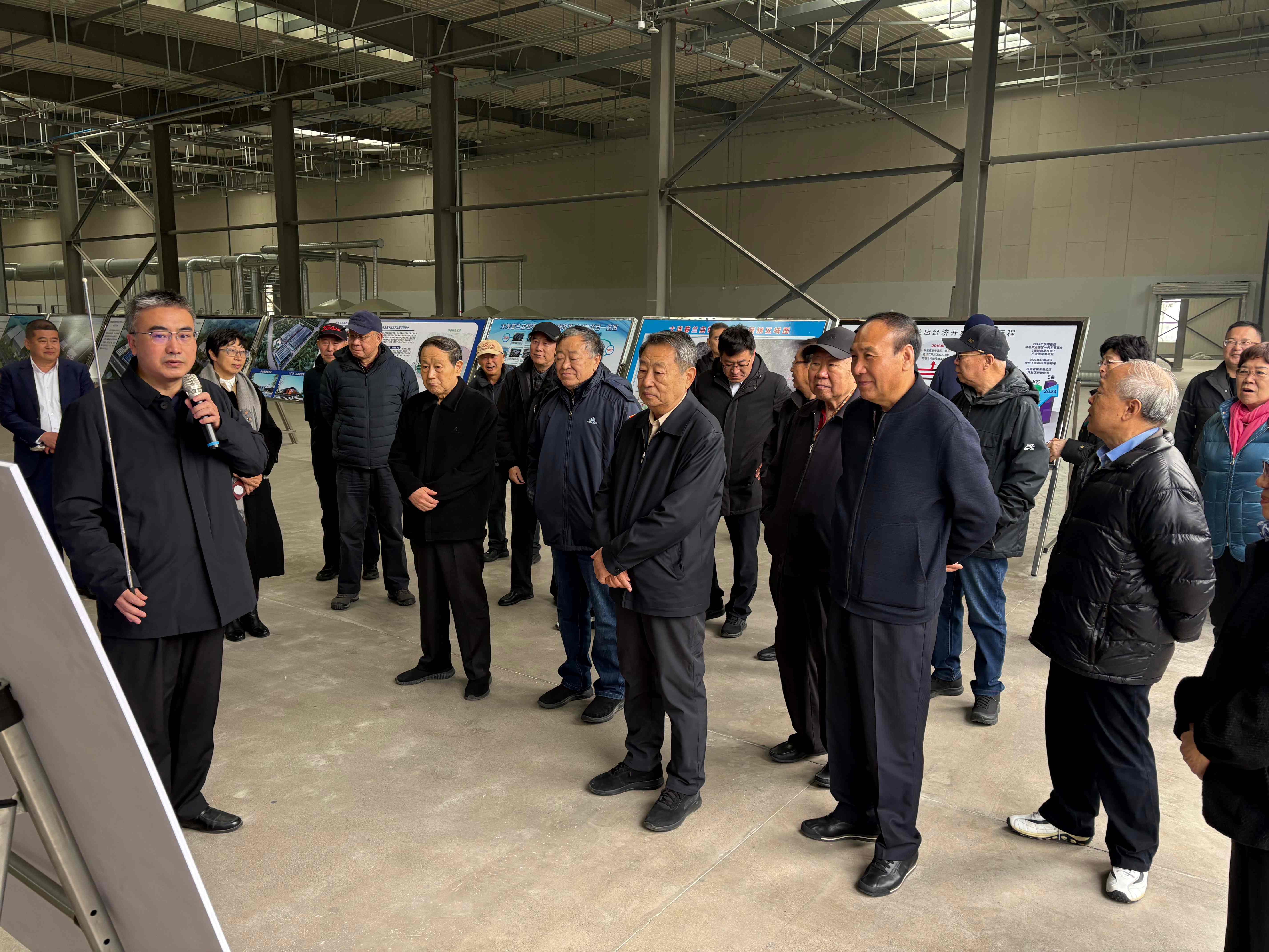 大连市老干部调研大连三川集团循环经济产业园 点赞绿色发展新实践(图2)